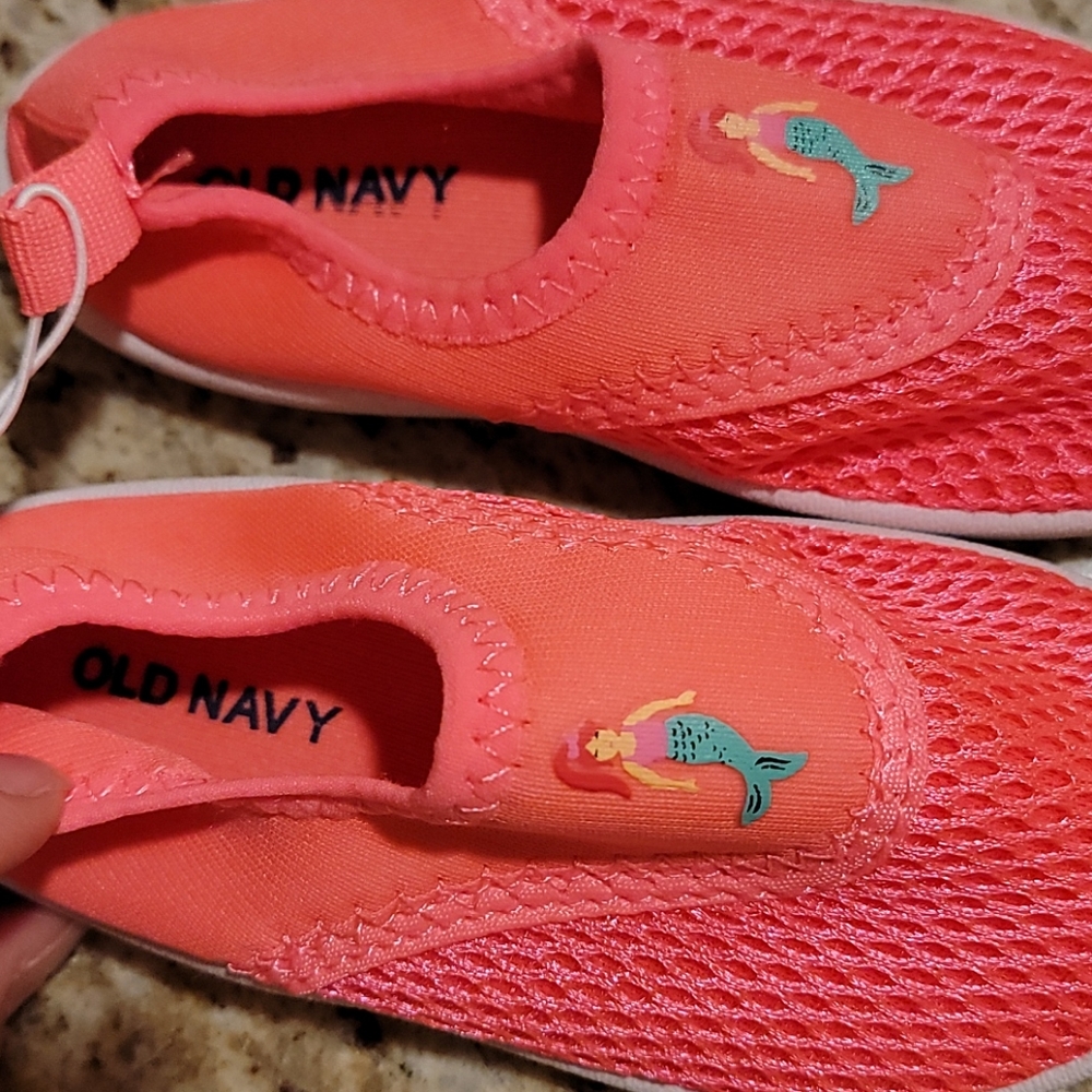 NWT Old Navy Mermaid 🧜‍♀️ water shoes - Picture 2 of 5
